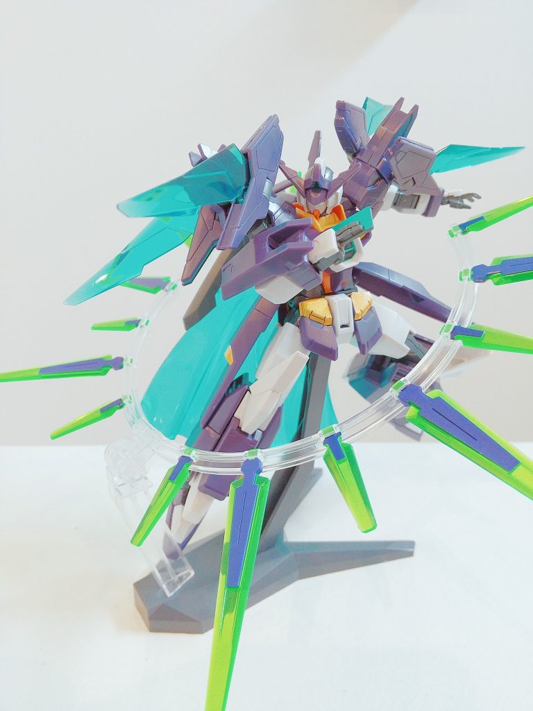 つまりはこーゆーこともできるということでしょうか?笑笑
画像はAGE-FXのCファンネルですが、説明書にはAGE-2のハイパードッズライフル、AGE-3のシグマシスライフルが紹介されていました。