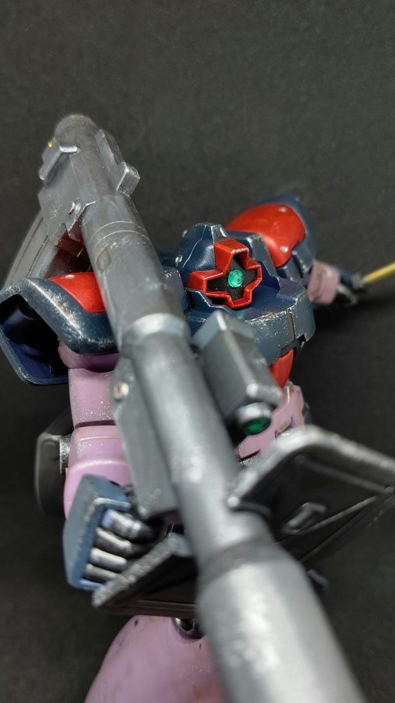 連休で時間が取れたので、いつもはやらない合わせ目消しをして。紫と腹以外を筆塗り。
いつもの倍以上の時間をかけて仕上げました。