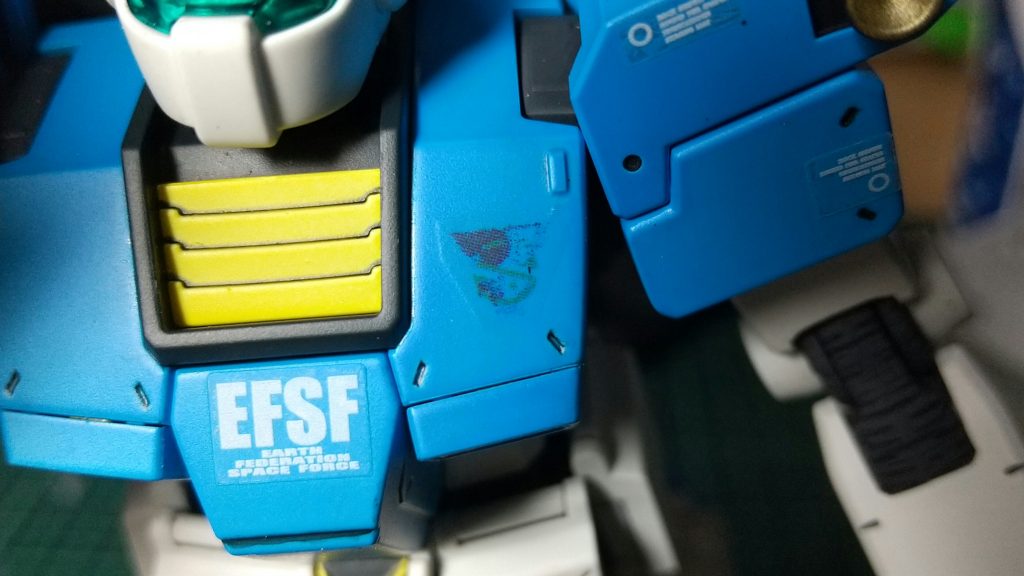 今回はファインモールドのクリアデカールでパーソナルマークを自作。でも、下が白地じゃないと透けちゃってダメですね。。。。