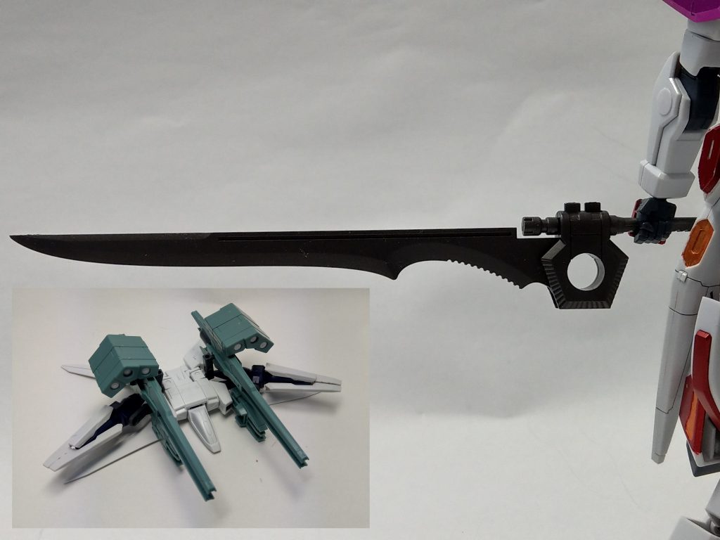 武器は、腰を交換した都合上ビームサーベルを懸架する場所がなくなってしまったので(ビーム兵器がそもそもあまり好きではないのもある)、1/144 HG SEED CUSTOM KITからグランドスラムを調達。
両手持ちも片手持ちもできるウィンダムの可動域流石惚れてまう
あとはバルカン以外だと、バックウエポンのUWS(アンダーウエポンスター(ギャラクシーの下半分に無理矢理HWSを付けたような))のダインスレイフとミサイルポッドぐらいしかない。
一応UWS以外の装備もあるがわざわざ紹介するほどの物ではない(というか未完成)