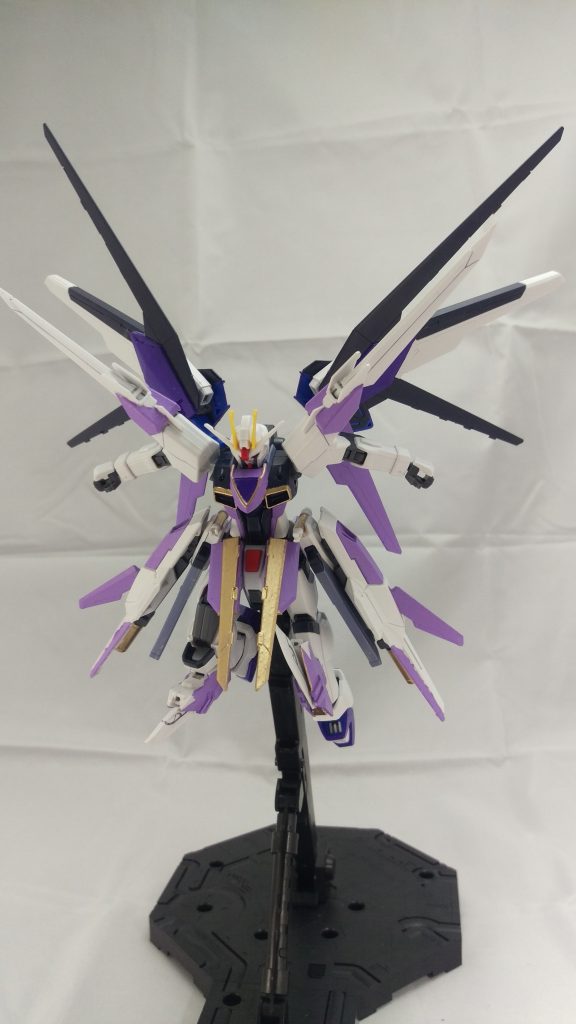 クロスロード作戦とは、アメリカが行った核実験のことである。
本機の翼が骨の様な形状なのは核実験をイメージしたもの。
フリーダムが核動力であることに由来する。