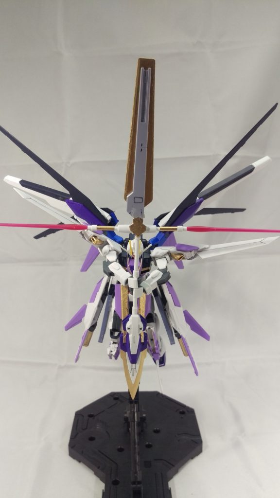 グレイブビームクロス
ビームサーベルを装備した形態。
グレイブは「墓標」、クロスは「十字架」を意味する。