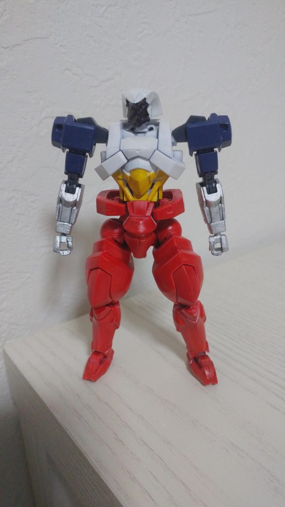 前から

全体的に一部パーツのオミットと色変えで作っています。