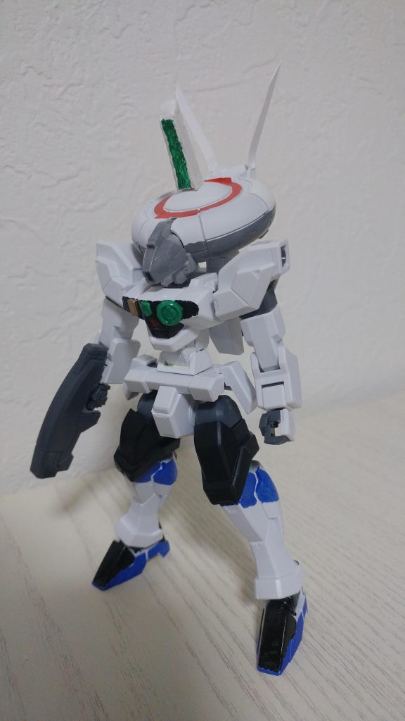 ドラグナー3

ジェノアスカスタムをベースにEz―SR
シャドウファントムの頭部にして、ジャンクパーツを取り付けたものです。
レドームの中心にジャンクパーツと紙粘土で作ったパーツを接着 後頭部の尾翼？みたいなものはプラ板に置き換え全身にクリアコートを吹いています