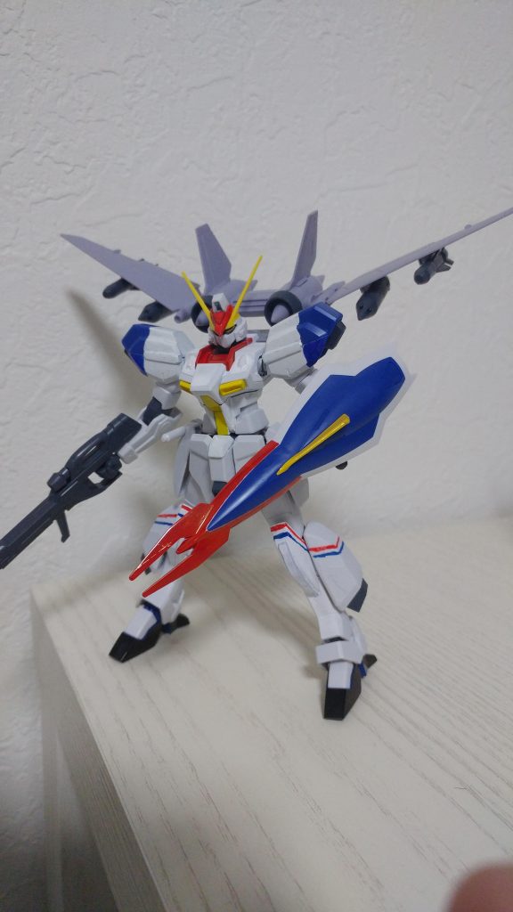 ついでにドラグナー1も一部改修
シールドの下部分を赤で塗装し、下半身にクリアコートを吹きました。