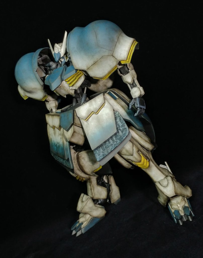 でっかい肩、でっかいスカート、小ぶりな腕にちっちゃい頭、そしてツインメリットコーティングとクタクタな汚しで近藤版MSを再現しています。