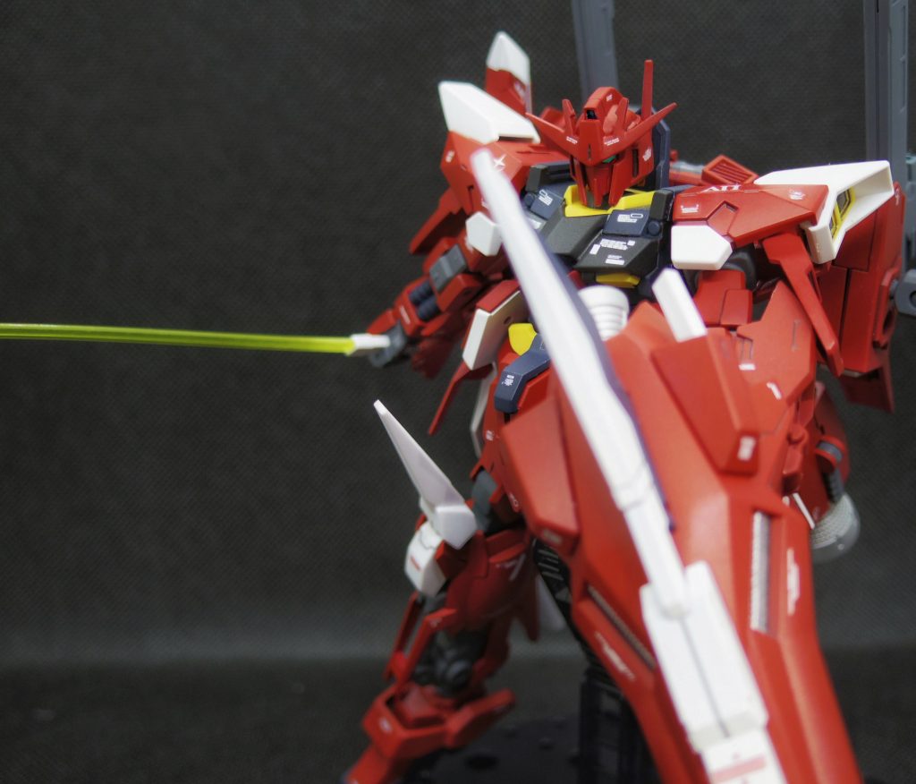 ビームサーベルは、シールドに2振り装備。