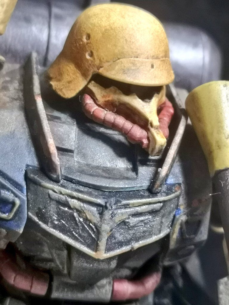 胸のエングレービングは塗装後削り加工全て削らないのは過去を捨てきれないから、という設定です