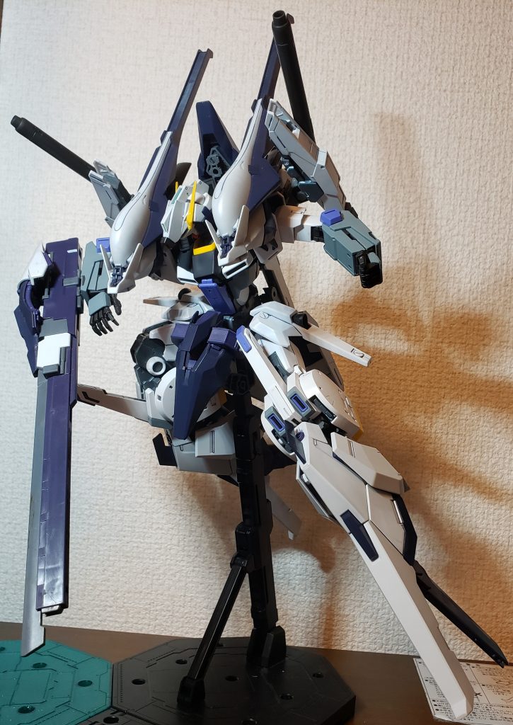 スミ入れ前〜可変機でもダイナミックなポージングできます〜