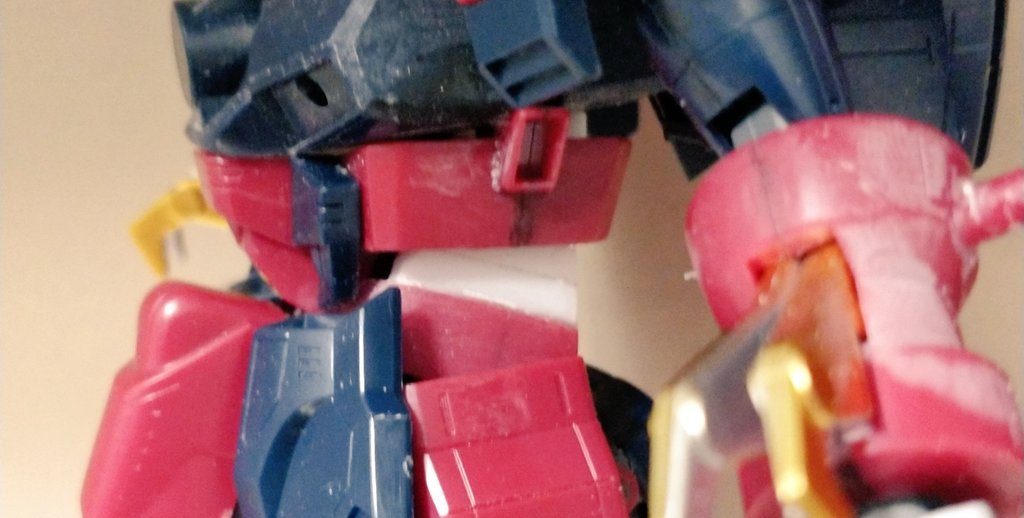 いつもの腰の角度にするために、変形をオミットして腰内部を作成しました。