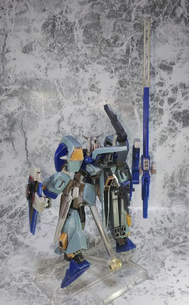 デュエルの接近戦能力を阻害しないように、腰にジョイントを追加、近接、砲撃に速やかに移行できる様に。