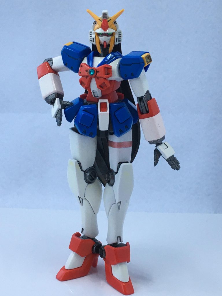 ガンダムマーカーエアブラシで全身塗装、光沢仕上げです。
乾く前に触って指紋付けたり、塗装、トップコート共に厚く塗りすぎて溶け出したりとお手本のような失敗をしながら完成させました。