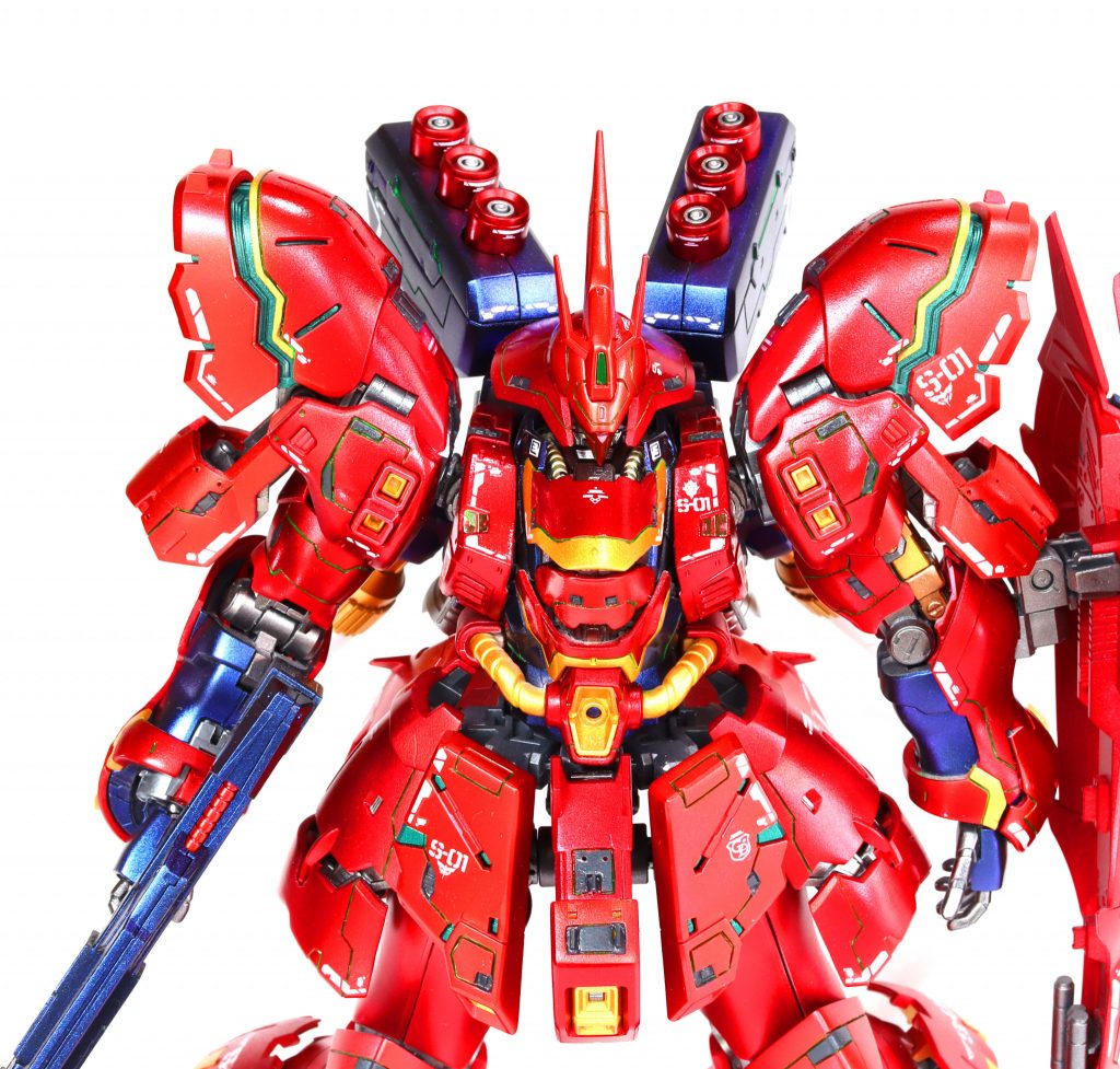 肩と腰のアーマーはサイコフレームをイメージして、メタリックグリーンです!