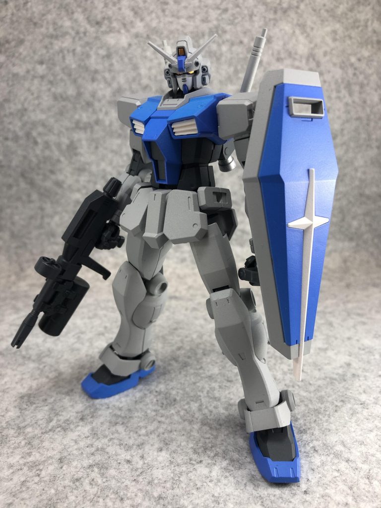 フロント。
頭部はレオパルドダヴィンチ、肩はアメイジングレッドウォーリアに変更し、他はGM/GMそのまま。
ビームライフルはリバイブガンダム用のキャンペーンキットのものを使用しています。