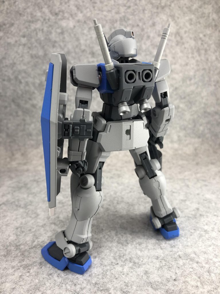 リア。
GM/GMを2キット分使ってビームサーベルを2基装備しています。
今だったらベースガンダムをry