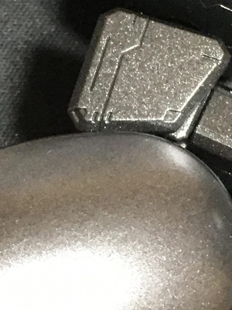 下が普通に吹いたもの。
遠くから吹いた方が粒子感が出ているかと思います。