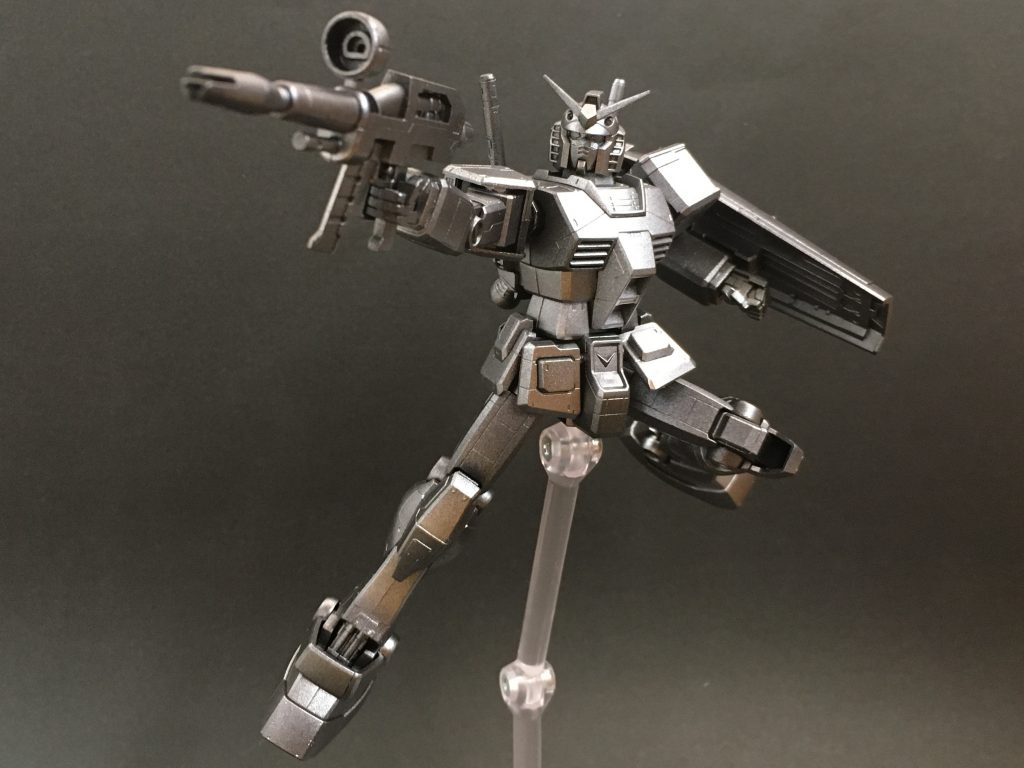 ちなみに合金モデルと違い関節が入っているのでこいつ、動きます。
センサーが入ってないのは気のせいです、心が綺麗な人には見えます。