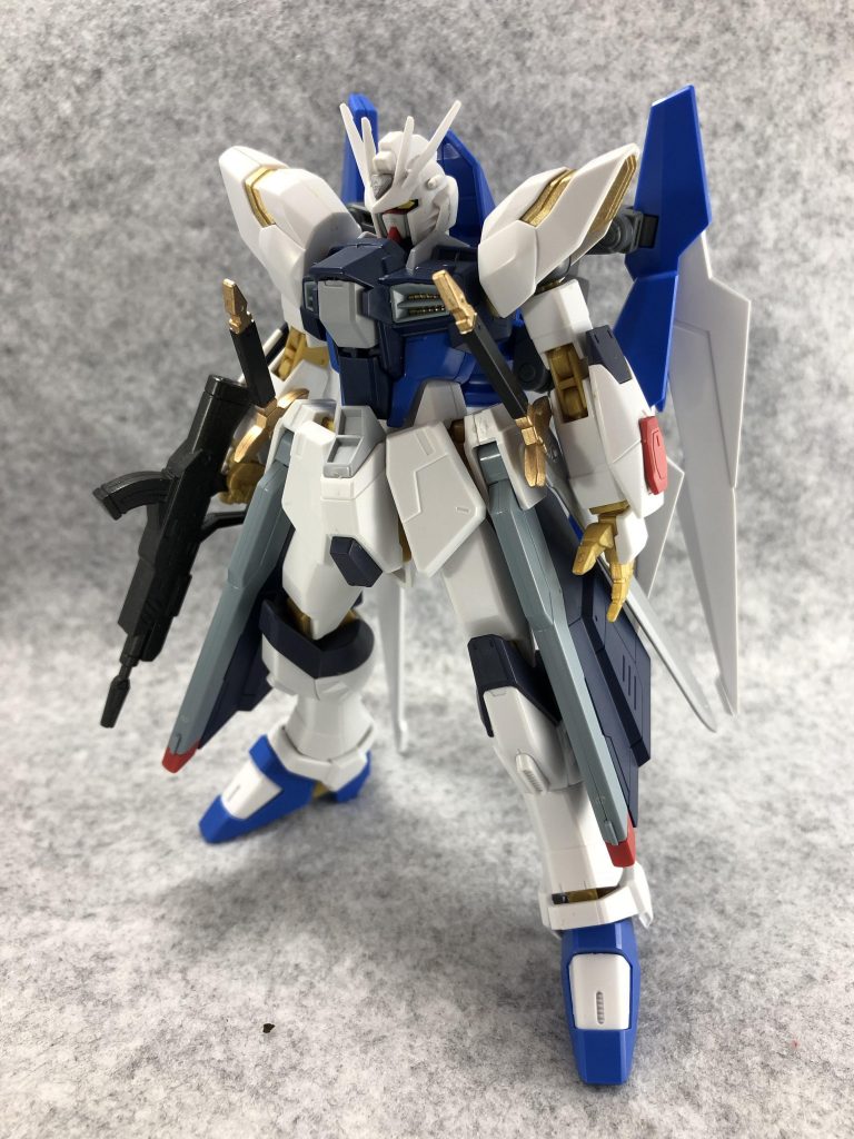 フロント。
ほぼほぼアメイジングストフリ及びストフリですが、腹部のパーツは一部使用せず。頭部のアンテナ、肩部はレギルス。腰のフロントアーマーはライトニングZのものを使用しています。