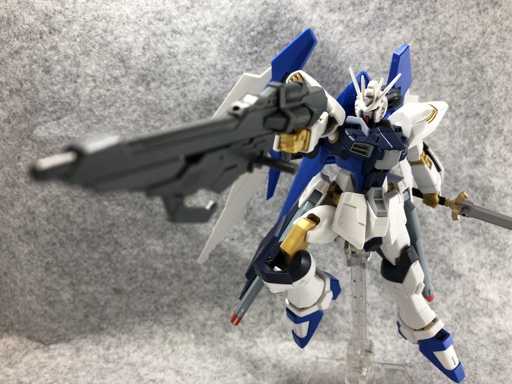 突撃銃の他に、バスターライフルも装備。
キット的にはフェニーチェリナーシタのバスターライフルカスタム。