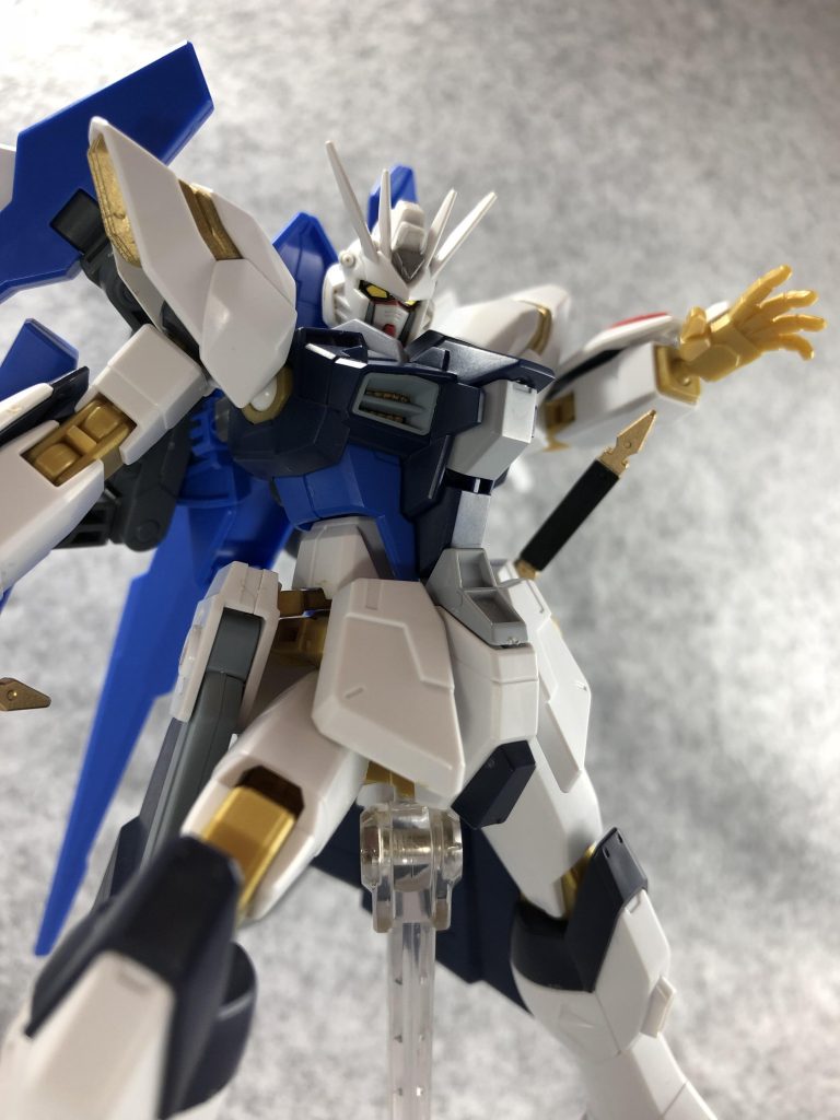 凍結バレットに該当する武器がないのでそれっぽいポーズだけ。
加えてディスコード・フェイザーの類も無し…胸部をアメイジングストフリでなく通常のストフリにしておけばカリドゥスをディスコード・フェイザーに見立てられたなあと組んでから後悔。