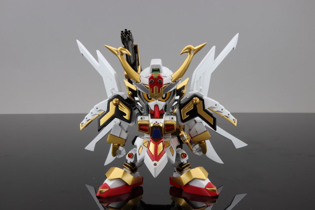 フロント。武者頑駄無の腕部、スネを移植。スネ部にウエーブHアイズで宝玉を追加しました。