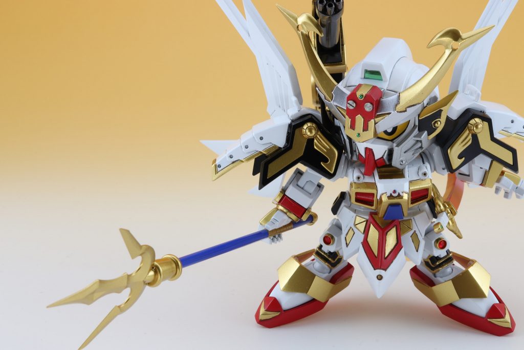 参叉の槍は柄をプラ棒に置き換えて延長。槍の肉抜き穴を埋めています。