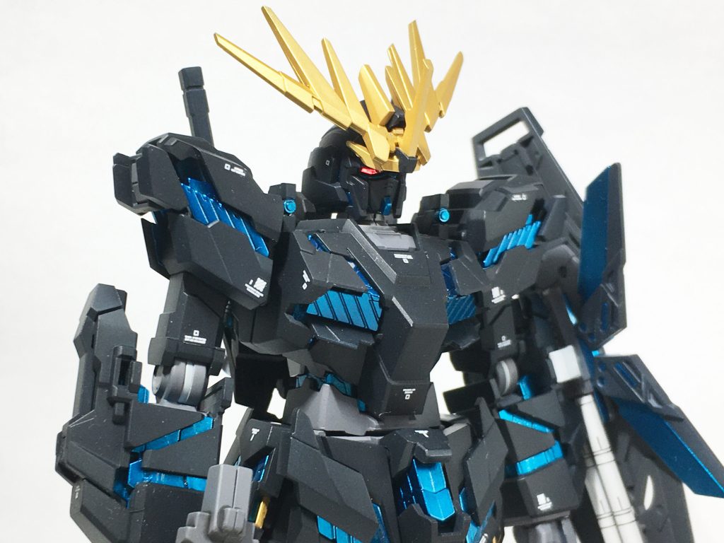 目はラピーテープにしたので、レフ板で光を当てつつ撮影。
無編集でもしっかり光ってくれるのでオススメです。