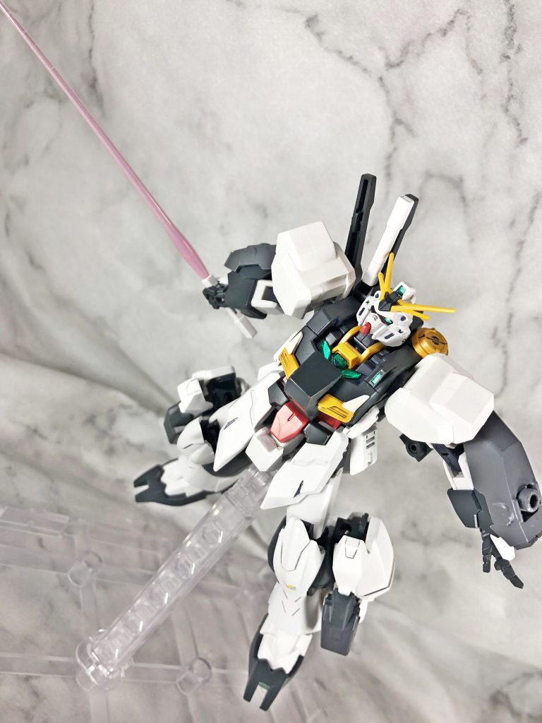 ハンドパーツはビルドハンズを使用。あれじゃないとトリスタンのサーベル細すぎて持たせられねぇ…