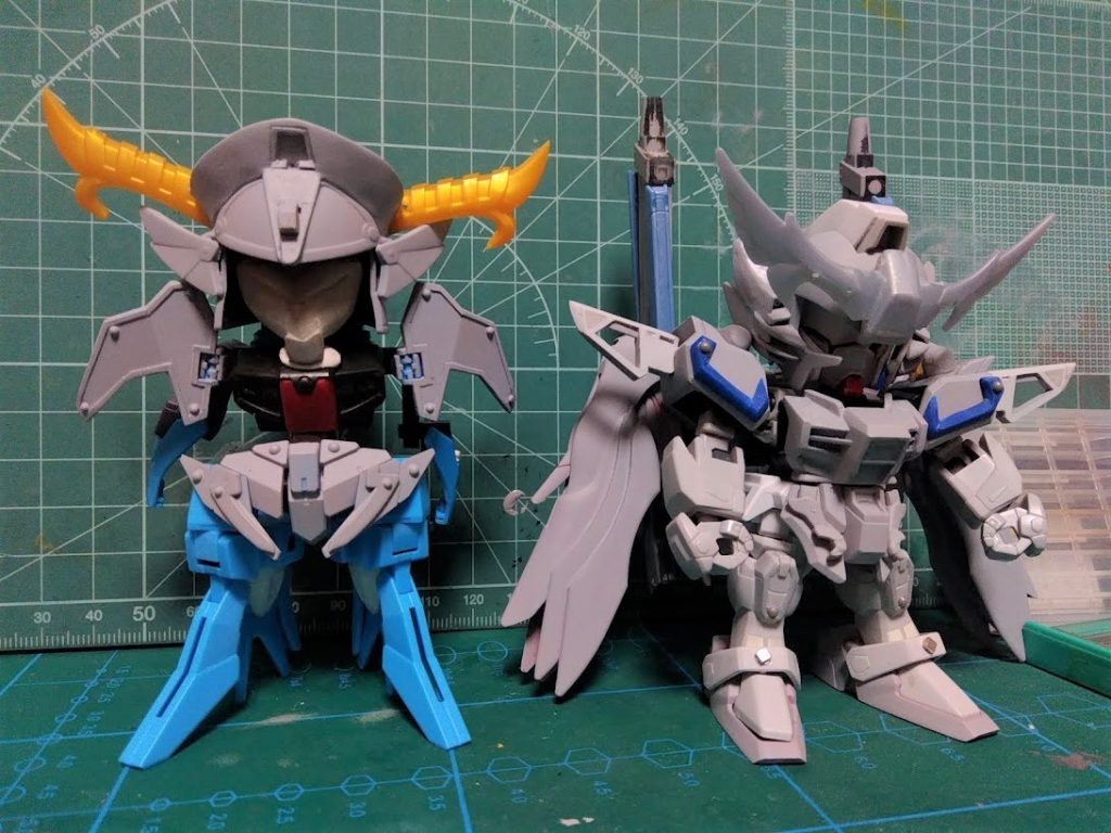 塗装前の一枚。　デスティニー形態とモーヴィです