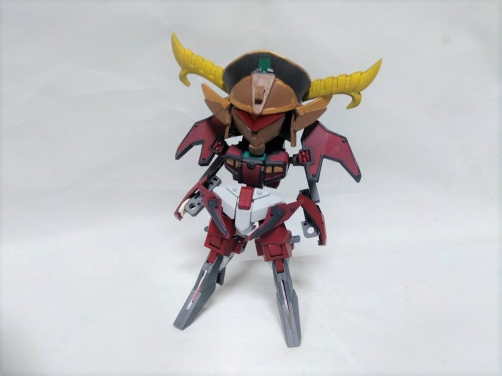 鎧は分離してマスコットキャラのモーヴィに