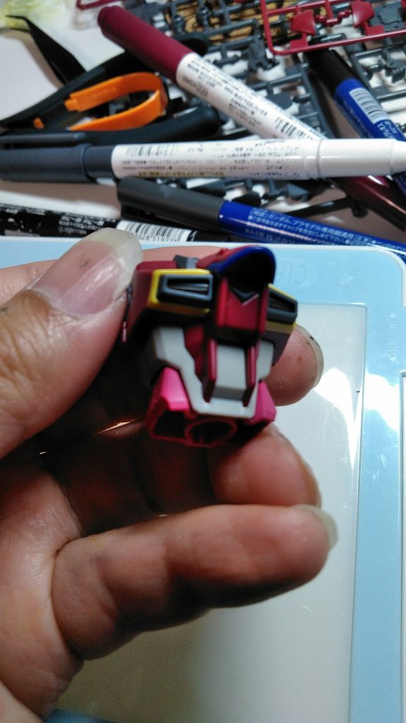 基本的にはHGBDインパルスガンダムランシエがベースですが、今回はHGBF忍パルスガンダムのパーツが加わっています。ちなみに、C2-11番と12番のパーツは、アルクとランシエのパーツを入れ替えています。そのまま使うと、胴体と肩の色に同化して目立たないからです。