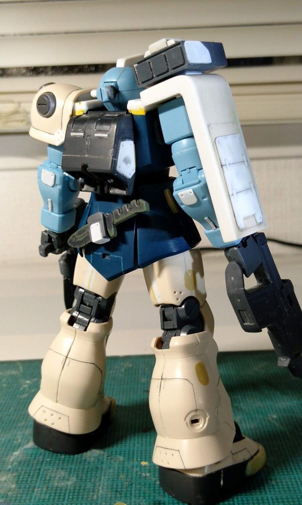 背面。シールドの大型化もうまくいってよかったです。ナイフのマウントもうまくはまるジャンクがあったので助かりました。