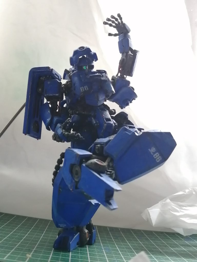 可動域を生かして動ける模型を目指して作りました。