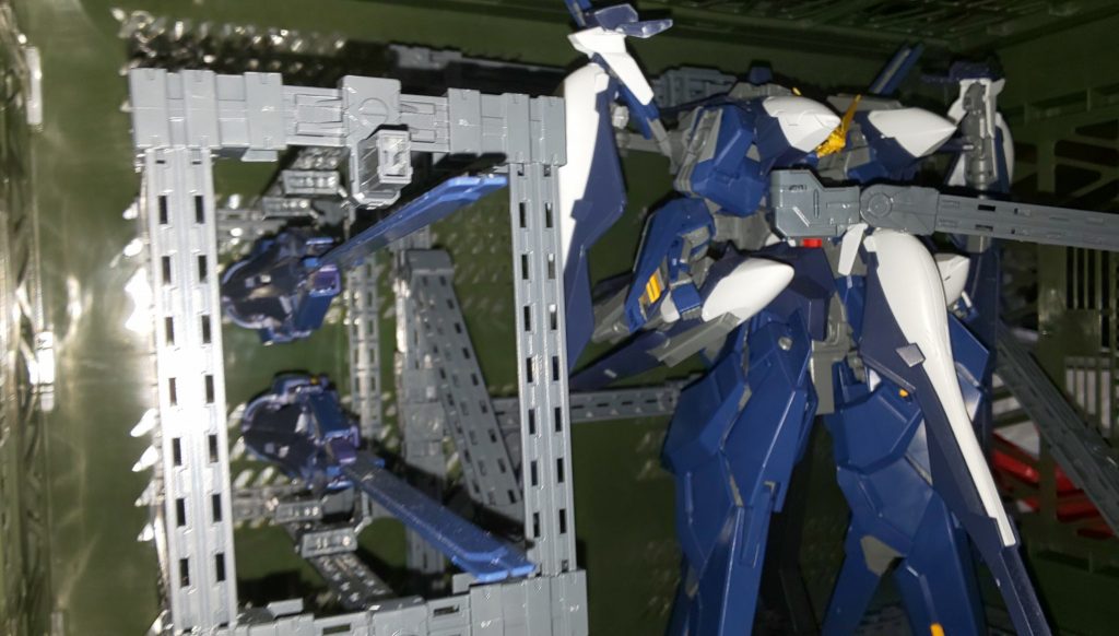 組み合わせ次第で色々出来るので、楽しいんですけど、組み換え中の抜き差しで破損しそうで怖いです。