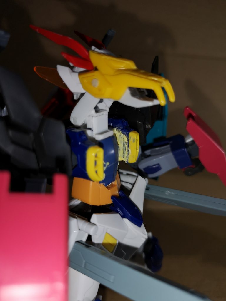 変形②
ドラゴンの顔を人型の顔に被せる
腕のカバーを前方に回転