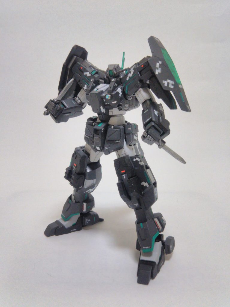 *アーマーシュナイダー×2*
対ビームコーティングされた小型実体剣
シールドの裏に格納
*GNスモールシールド×2*
取り回しに便利な小型シールド