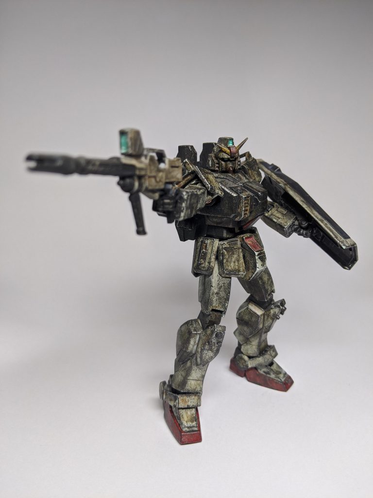 機体色ホワイト以外は筆塗りですね。このときエアブラシ持ってないですな〜それを全力でヴェザリングで隠す感じ!