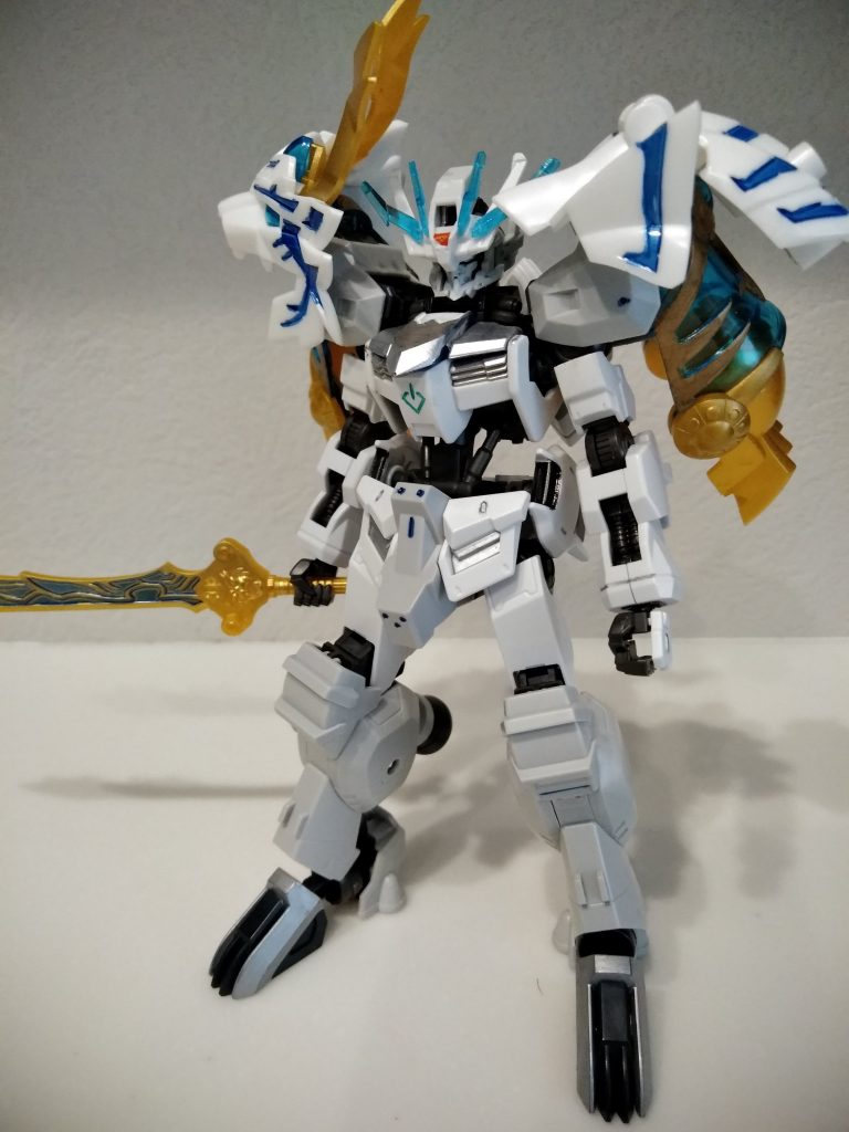 MS形態
肩部鎧は堅牢な防御力を誇る。