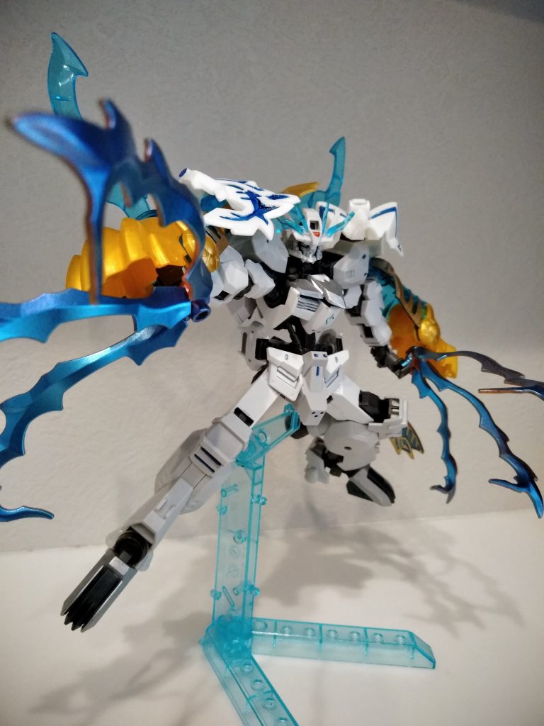 クローによる斬撃!