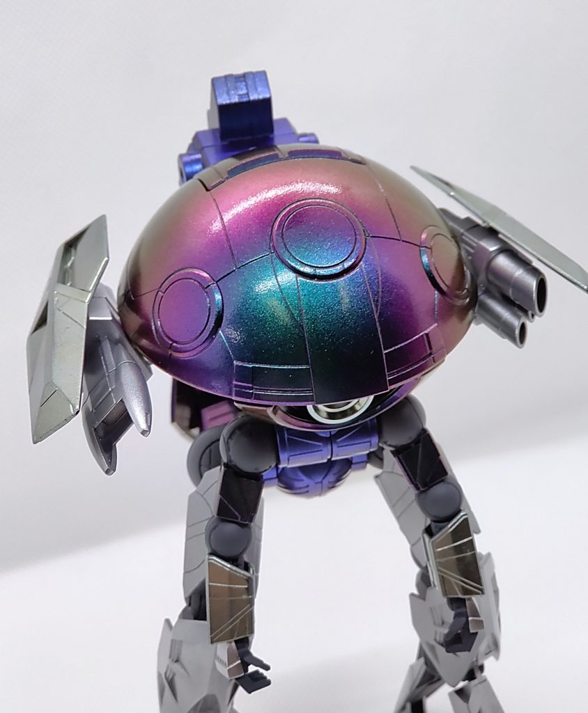 マジョーラ部分
 実物だともっと縁がオレンジ色なのですが写真だと見えない…
 ウレタンクリアー後、コンパウンドで磨いてみました。
 もっと磨けば鏡面になるそうですが、ウレタンなのである程度までやれば光りました。