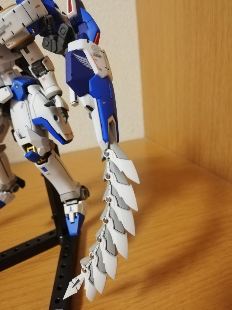 ヒートロッド
素のキットは白一色だったのでライトグレーとメタルパーツを使用して情報量を増やしてます
スミイレをしっかりいれたかったので
色分け部分は全部スジボリしてます
かなり面倒な作業でした