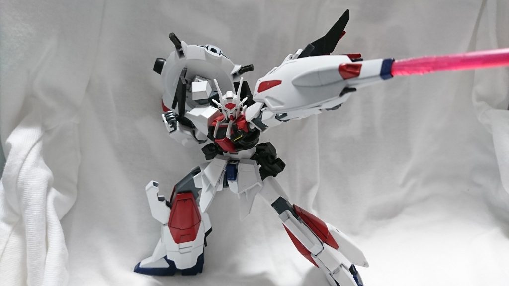 ドラグーンなし、ビーム複合兵装防盾システムのみ
近接武装はこのビーム刃とバスターソードのみ
これを制作した時の自分は至近距離に接近されたときのことを考えていたのだろうか?