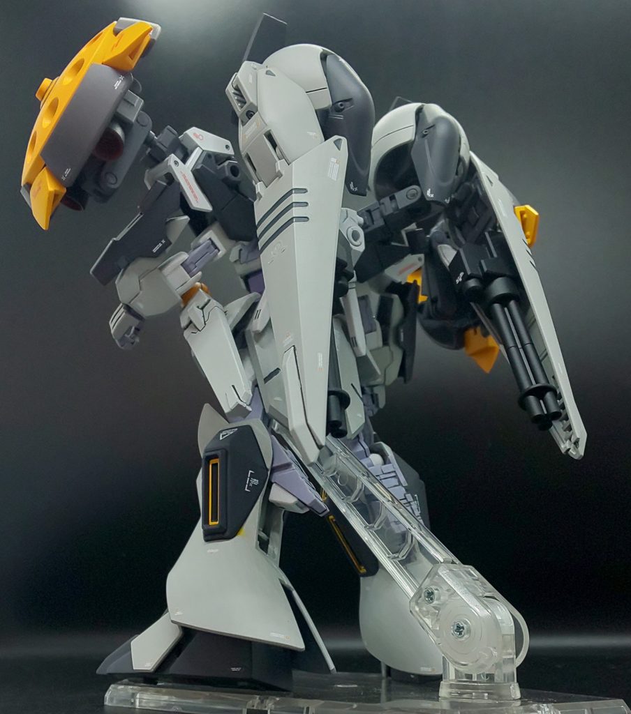 コアガンダムがリブラアーマーを装着することによって、リブラガンダム【アストライア】になります。
天秤よろしく攻防バランスの取れたガンプラになっています。
ハイパービームバズーカ、頭部メガ粒子砲、ビームソード、攻防一体リブラシールド、バインダーガトリングに、コアガンダム自体に装備されていたビームサーベルを武器としています。