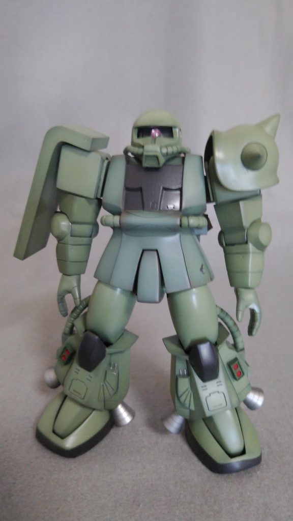 カラーリングは緑の量産タイプ、唯一のディテールアップはバーニアのみです