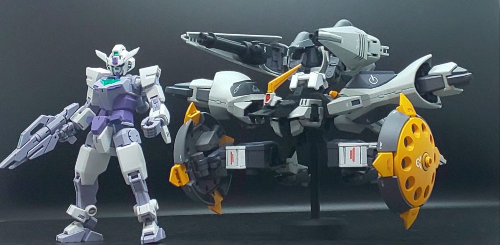 コアガンダムは、ツインアイの塗装、ならびにスミイレとつや消しコートのみで仕上げています。アーマー着脱の際に、確実に塗装がはがれると思ったので、塗装は外装と追加武器だけにしようと思っていました。
今後展開を考えている以降のラインナップも、そのスタイルで制作していきます。