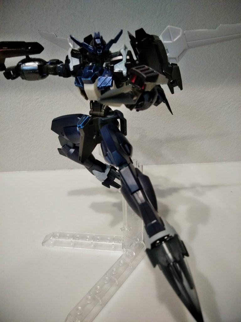 ナックルを脚部スピアバーニアに接続し蹴りで貫きます(ライダーキックなイメージ)