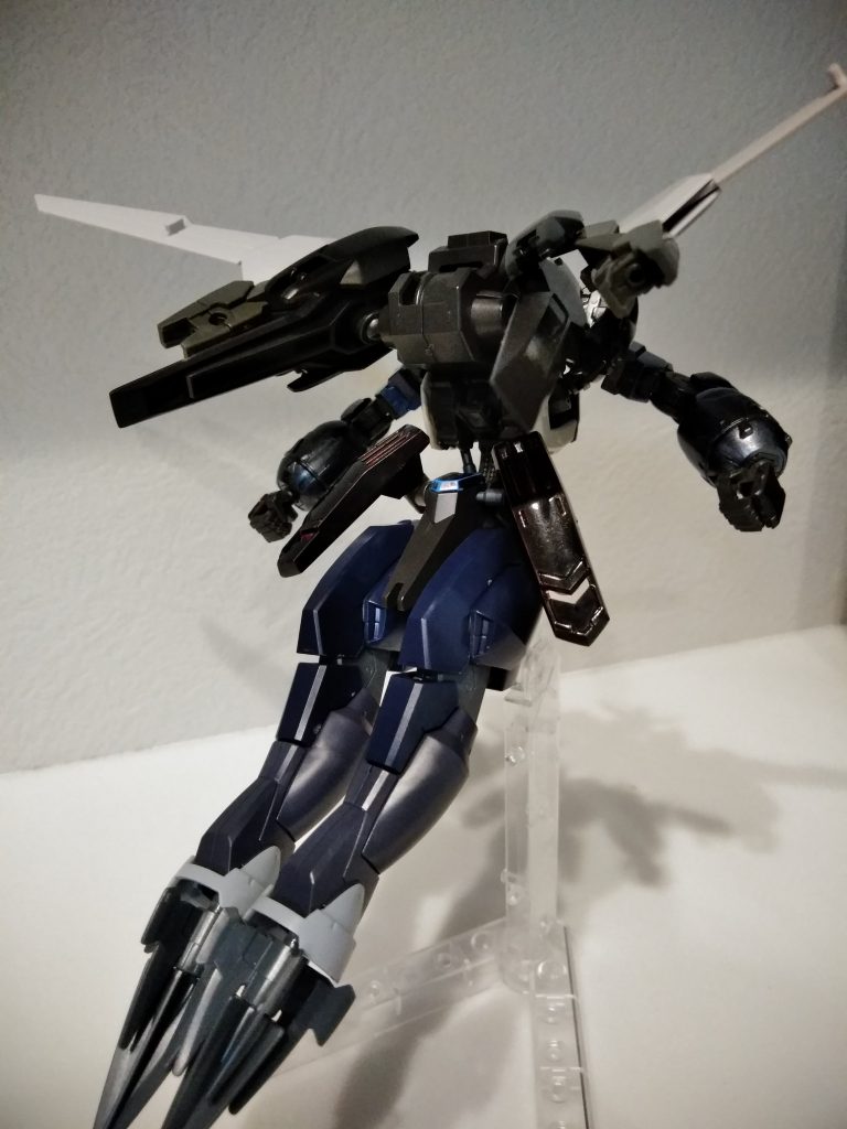 ボツ案
バックパックの見えるボールジョイントが蜂の複眼に見えなくもなくもない。
…ちょっと無理がありました。