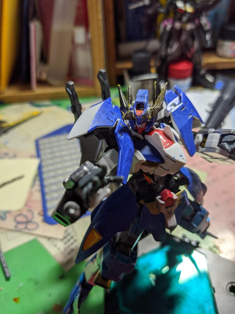 腕部パイルバンカー
グレイズアインのものを切断しヤスリ等で調整して接着してます!使い方としてはハシュマルなどが近づいたときに止めの一撃として使用する。中の杭は、ガンダムフレームの素材としても使われる希少金属という設定。