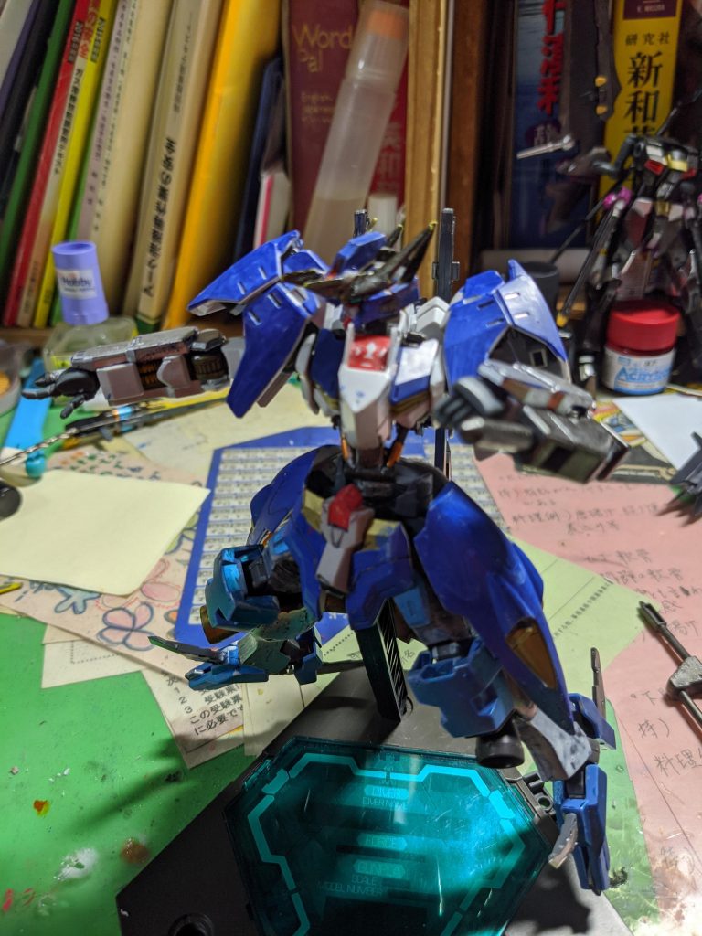 打ち込む!!パイルバンカーには、炸裂式、貫通弾の二種類有る。このガンダムフレーム射撃武装は、一切もっていません