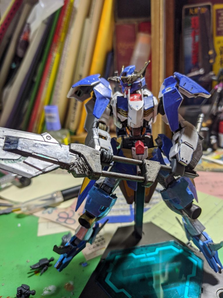 大型対艦刀
バルバトスの、特殊メイスと、GNバスターソードを使っています。機体の全長を上回る程の対艦刀であり、対艦戦闘に置いて抜群の威力を持つ一振りで小艦3隻をどうしに撃破可能